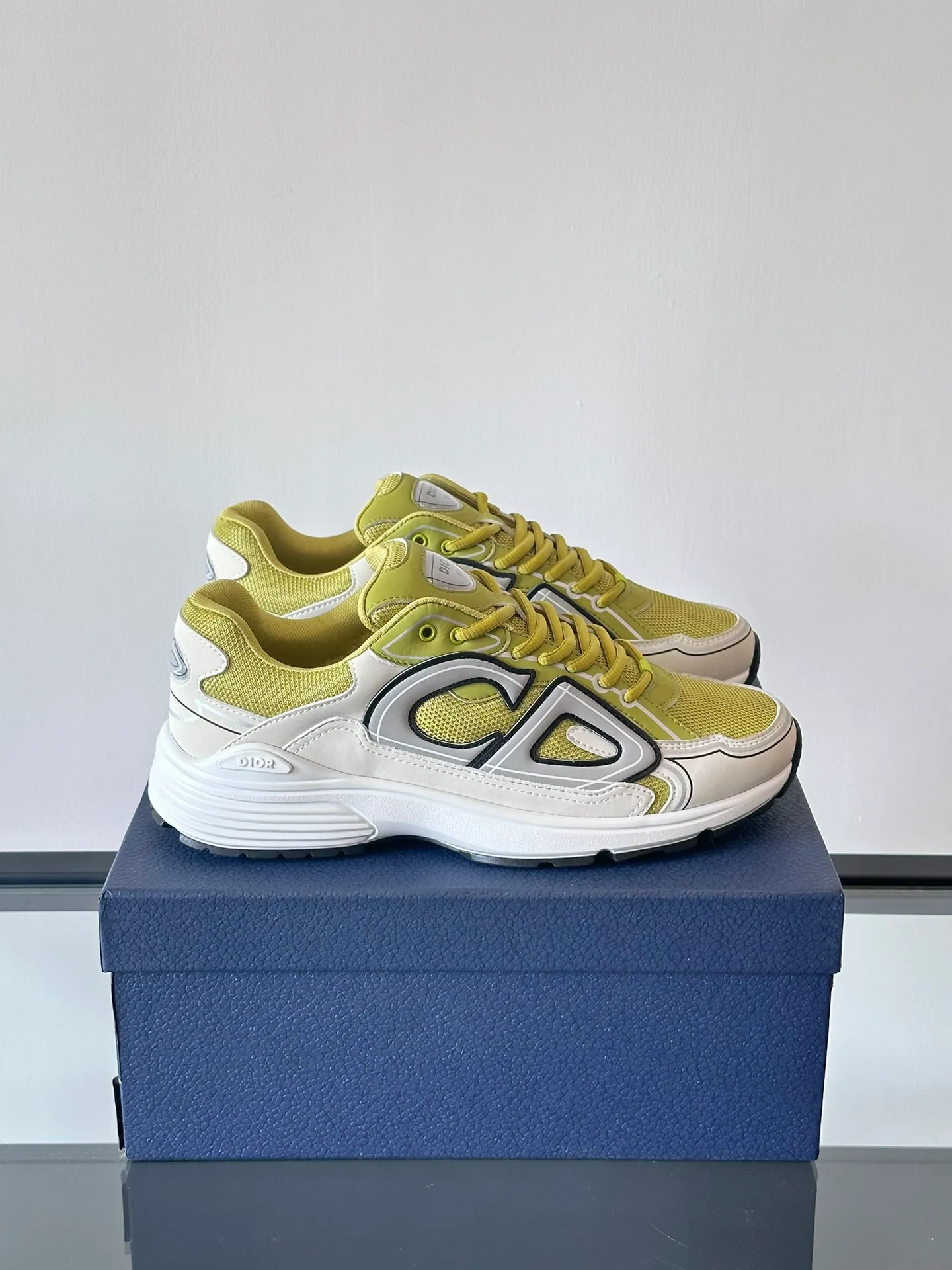 Men's Men's Shoes 💰p440 "Dio*" Dior B30 series sports shoes, multi-color mesh fabric and multi-color technical fabrics, this season's new B30 low-top sports shoes are one of the flagship styles of the series. Crafted from multicolor mesh and technical fabrics, it's finished with a reflective "CD30" graphic and silver-toned "DIOR B30" and "CD30" logos on the heel and tongue. An extra-light, sculpted rubber sole with signature accents adds style, while internal stretch details create ideal comfort. It can be matched with various casual styles to show a fashionable and modern sports style. Size: 38-44 (45-46 customized)